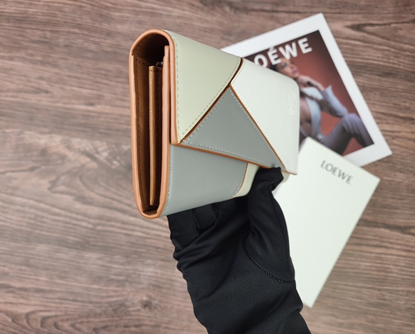 超激安ブランド財布偽物背面デザイン